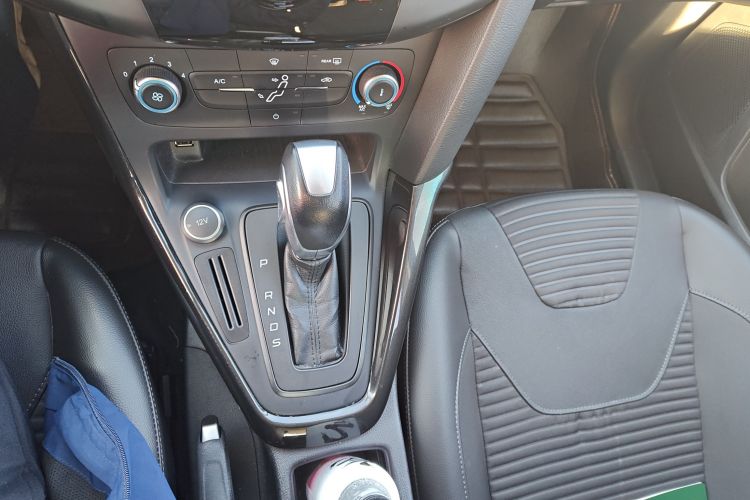 福特 福克斯 2018款 两厢经典 1.6L 自动风尚型智行版局部细节18