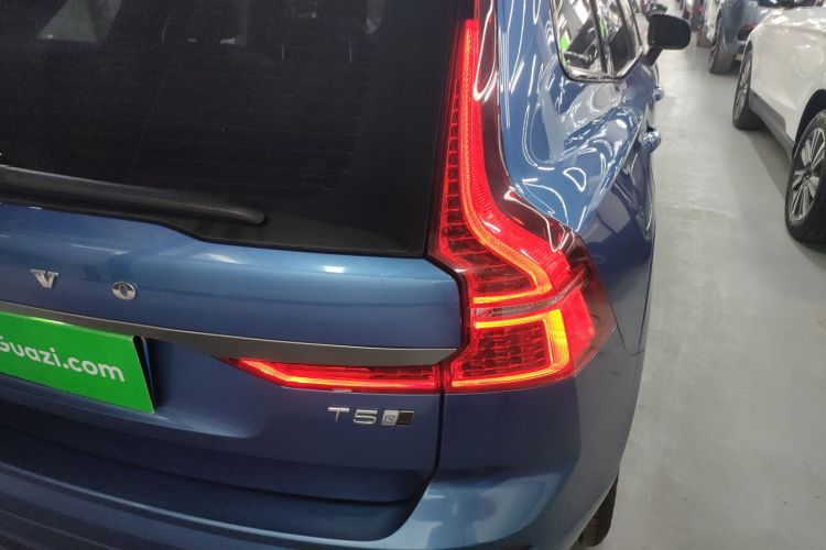 沃尔沃XC60 2020款 T5 四驱智远运动版车身外观9