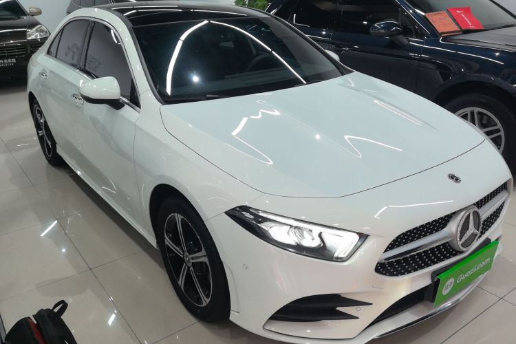 奔驰A级 2022款 改款二 A 200 L 运动轿车时尚型车身外观3