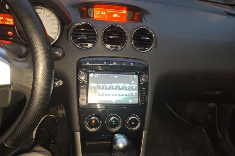 标致408 2013款 2.0L 自动舒适版中控内饰16
