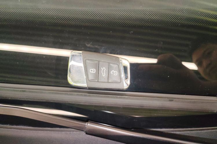 大众 迈腾 2023款 200万辆纪念版 330TSI DSG豪华型中控内饰11