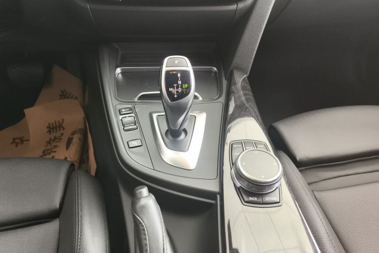 宝马3系 2019款 320Li M运动曜夜版局部细节18