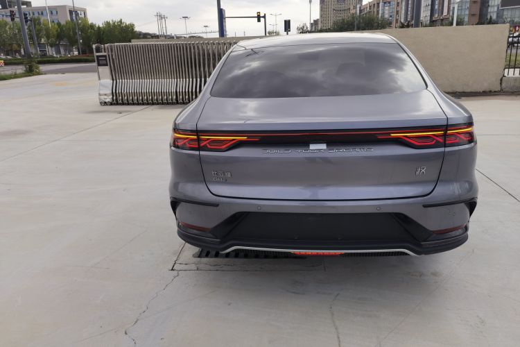 比亚迪 汉 2023款 DM-i 冠军版 121KM 尊享型车身外观6