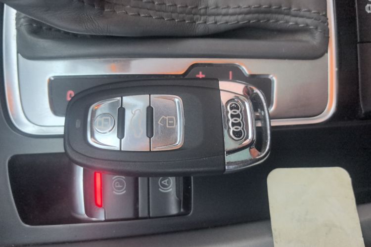 奥迪Q5 2013款 40 TFSI 进取型中控内饰7001