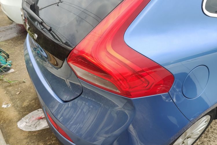 沃尔沃V40 2016款 T3 智逸版车身外观9