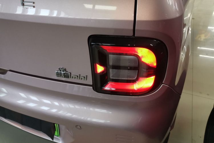 吉利银河 2024款 熊猫mini 200km 耐力熊车身外观9