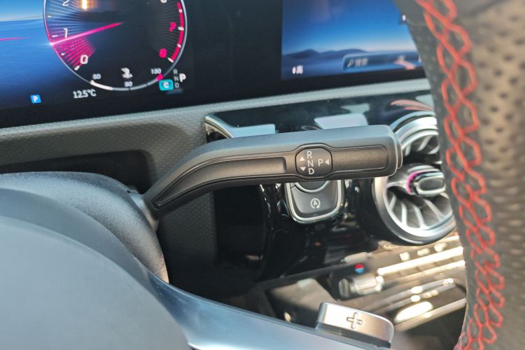 奔驰A级 2023款 A 200 L 时尚型中控内饰18