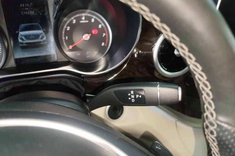 奔驰V级 2018款 V 260 尊贵版 国VI局部细节18