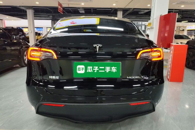 特斯拉 Model Y 2021款 标准续航后驱版车身外观6