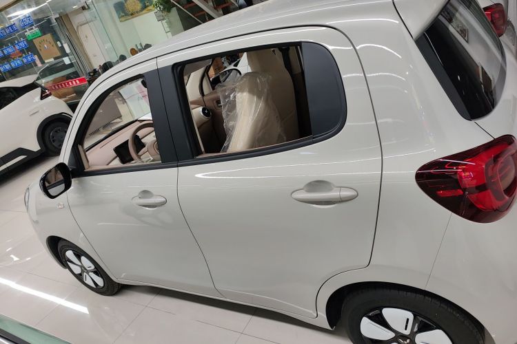 五菱汽车 宏光MINIEV 2025款 四门版 进阶款车身外观4