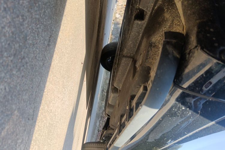 丰田 汉兰达 2024款 2.5L智能电混双擎四驱尊贵版 7座局部细节9004