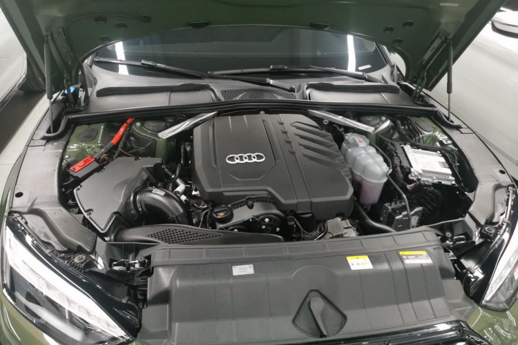 奥迪A5 2024款 Sportback 40 TFSI quattro 豪华动感型机舱底盘24