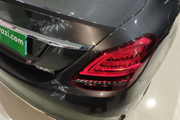 奔驰C级 2021款 C 260 L 运动版车身外观9