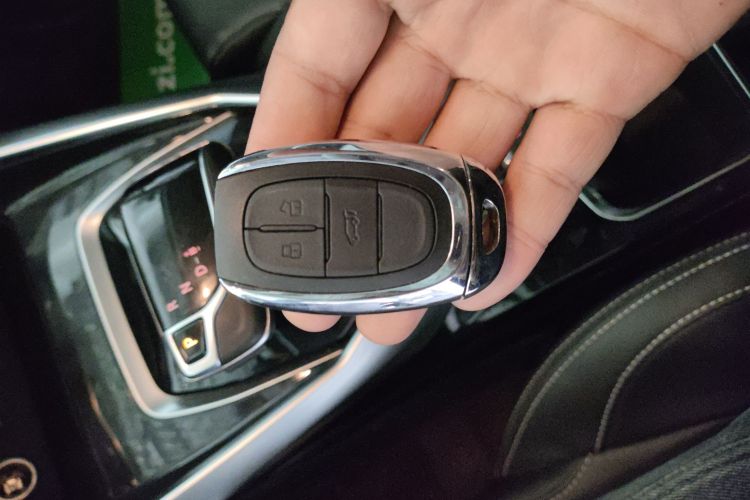 上汽大通MAXUS EUNIQ 5 2020款 1.3T PLUG IN 精英版中控内饰7001