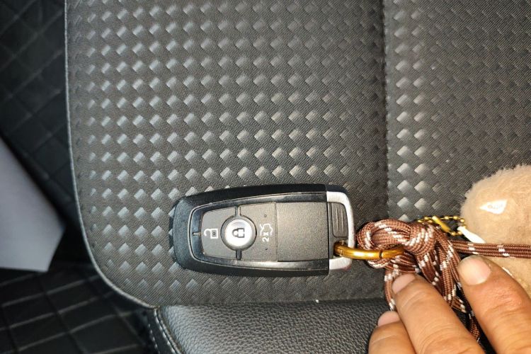 福特 福克斯 2020款 三厢 EcoBoost 180 自动锋潮型中控内饰11