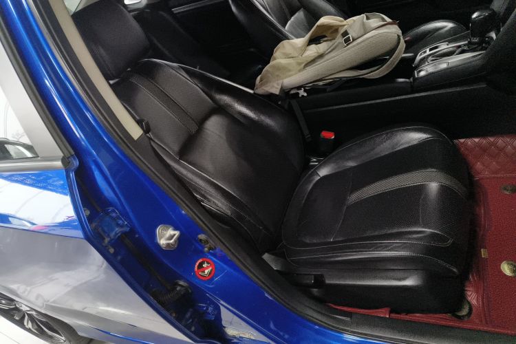 本田 思域 2019款 220TURBO CVT劲擎版 国VI局部细节41