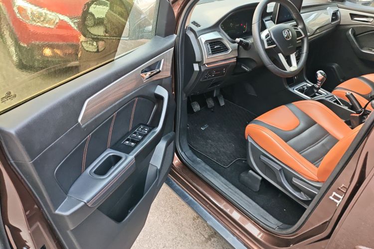 北汽威旺M50F 2017款 1.5L 舒适型中控内饰20