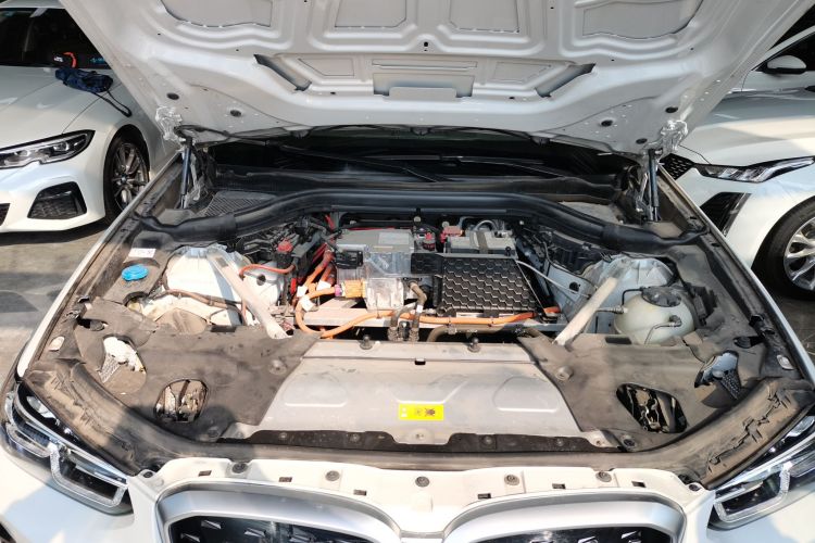 宝马iX3 2022款 改款 领先型机舱底盘24