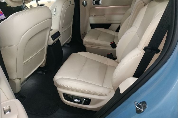 理想汽车 理想L8 2024款 Max中控内饰21