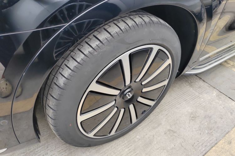 鸿蒙智行 问界M9 2024款 纯电 Ultra版 100kWh 5座版车身外观35