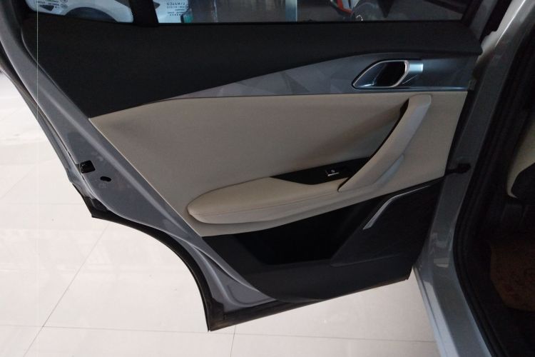 领克06 EM-P 2022款 PHEV 84KM续航版 Pro中控内饰7008