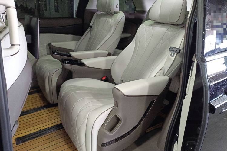 腾势D9 2022款 DM-i 970 四驱尊荣型中控内饰21