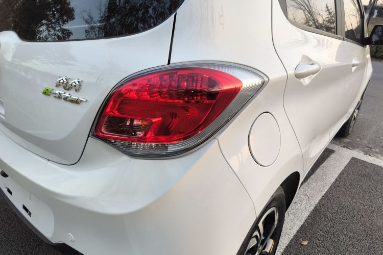 长安欧尚 奔奔E-Star 2020款 心动版 三元锂车身外观9