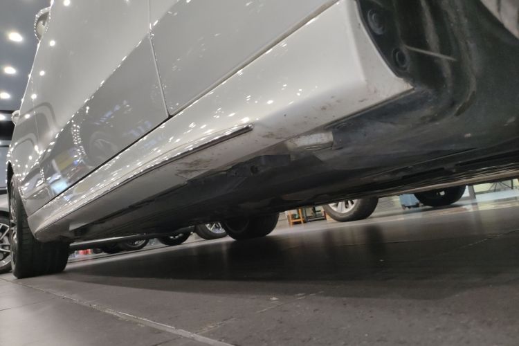 奔驰C级 2023款 C 260 L 运动版局部细节9001