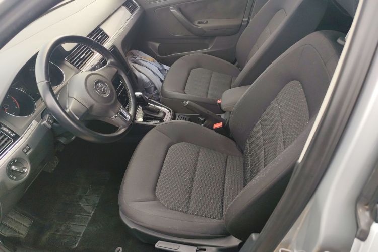 大众 宝来 2015款 质惠版 1.6L 自动时尚型中控内饰19