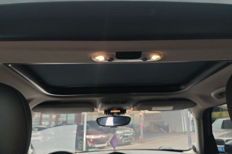 MINI 2023款 2.0T COOPER S 艺术家 五门版中控内饰22