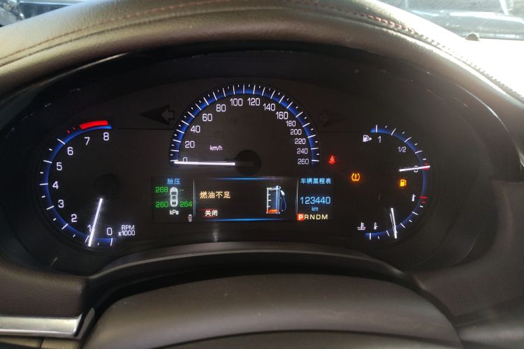 凯迪拉克XTS 2016款 28T 精英型中控内饰14