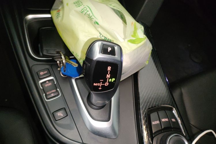 宝马3系 2015款 320Li 超悦版时尚型中控内饰18