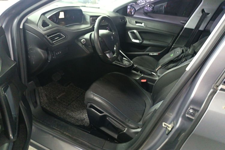 标致308 2016款 230THP 自动豪华版中控内饰20