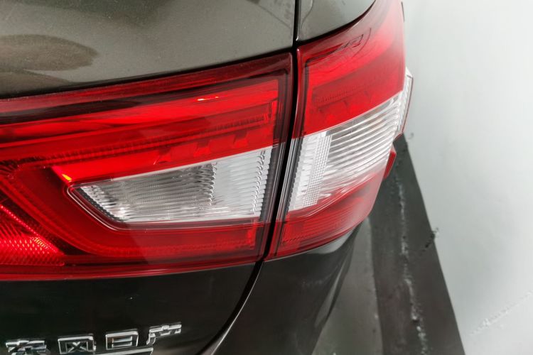 日产 逍客 2016款 2.0L CVT精英版车身外观9