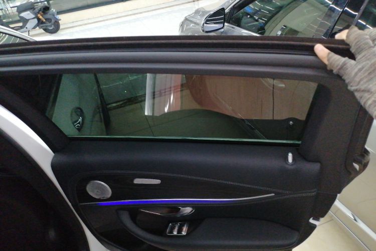 奔驰E级 2020款 改款 E 260 L 运动型中控内饰7006