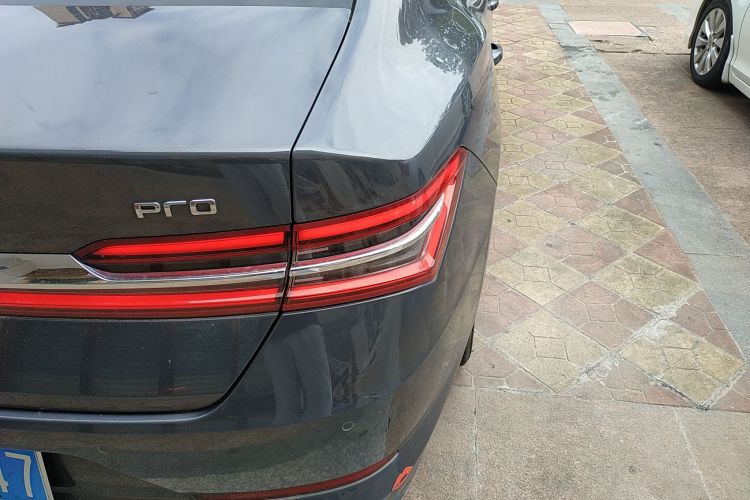 比亚迪 秦Pro 2020款 超越版 1.5TI 自动旗舰型车身外观9