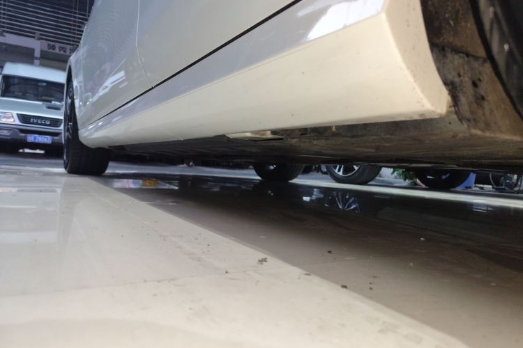 奔驰E级(进口) 2021款 E 260 时尚型运动版局部细节9002