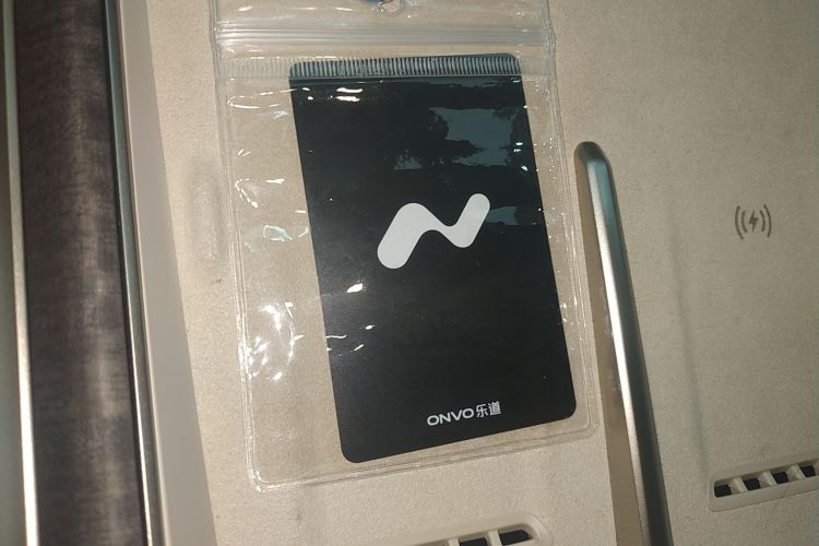 乐道L90 2025款 Ultra 六座版中控内饰7001