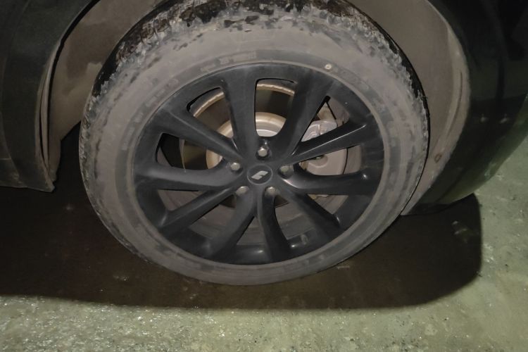 理想汽车 理想ONE 2021款 增程6座版车身外观10