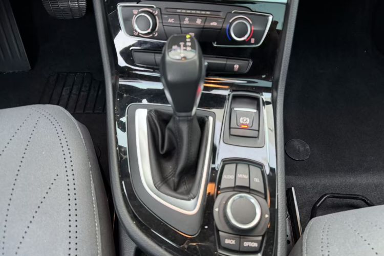 宝马2系旅行车 2016款 218i 时尚型中控内饰18