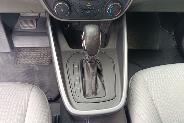 福特 福睿斯 2019款 1.5L 自动质享型局部细节18