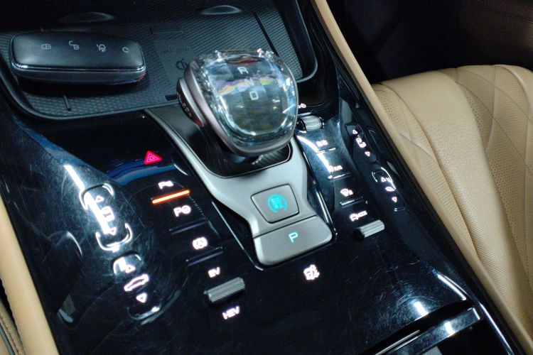 腾势D9 2022款 DM-i 970 四驱旗舰型局部细节18