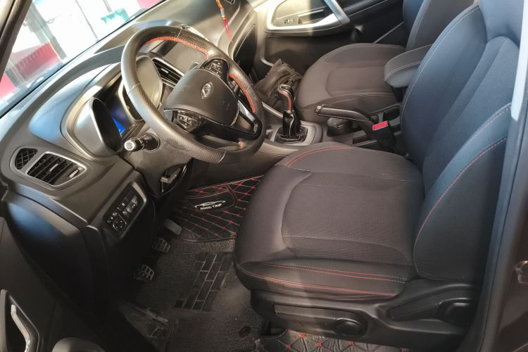 奇瑞 瑞虎5 2017款 1.5T 手动舒适版中控内饰19