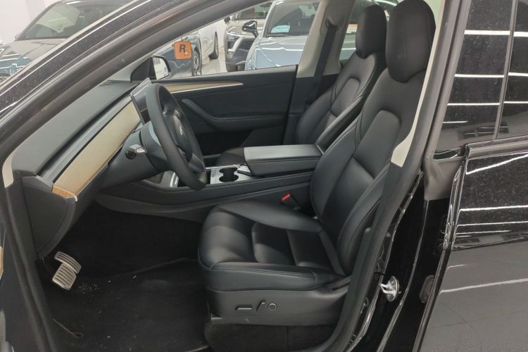 特斯拉 Model Y 2022款 Performance高性能全轮驱动版中控内饰19