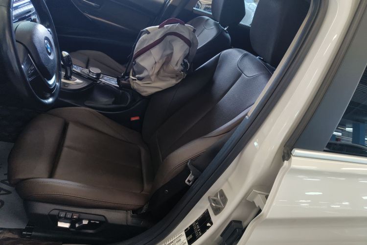 宝马3系 2019款 320Li 时尚型中控内饰19