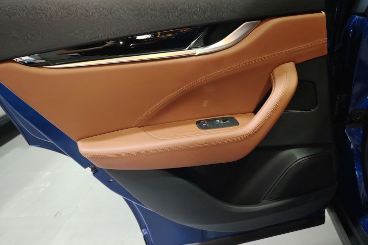 玛莎拉蒂 Levante 2019款 3.0T 标准版 国VI中控内饰7008