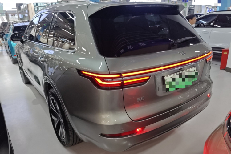 理想汽车 理想ONE 2021款 增程6座版车身外观4