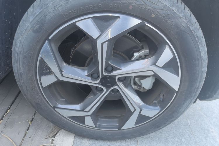 吉利汽车 博越L 2023款 1.5TD DCT尊贵型车身外观10