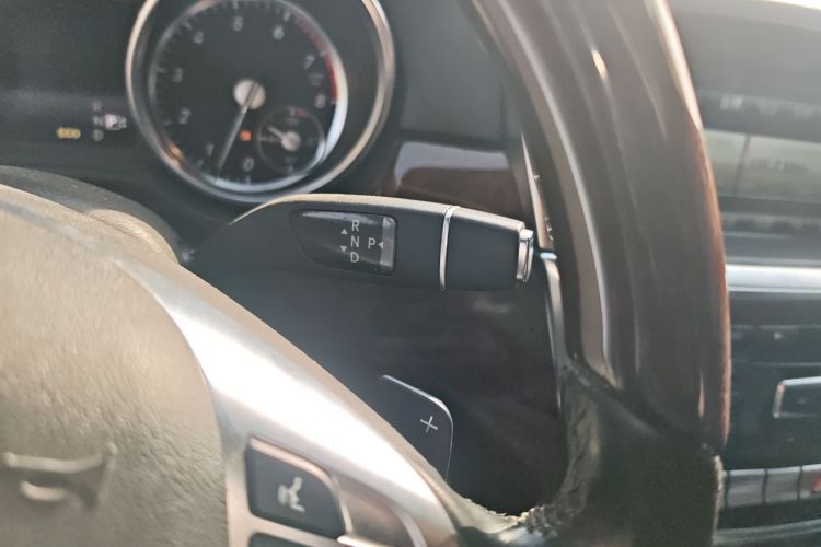 奔驰M级 2014款 ML 400 4MATIC豪华型局部细节18