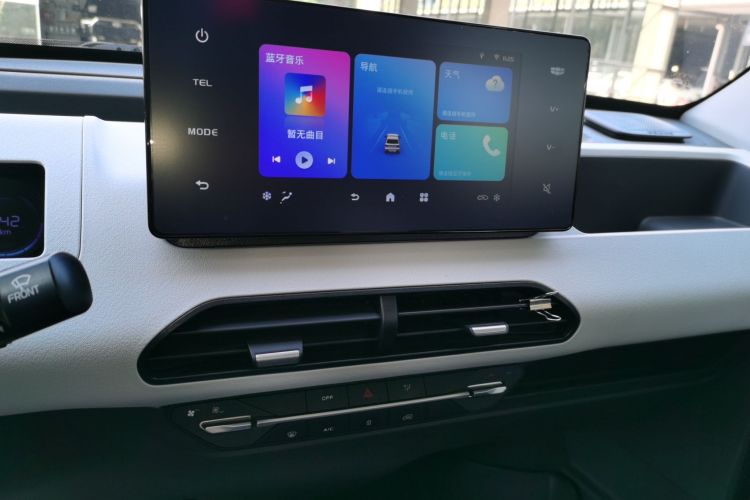 吉利银河 2024款 200km 熊猫卡丁中控内饰16